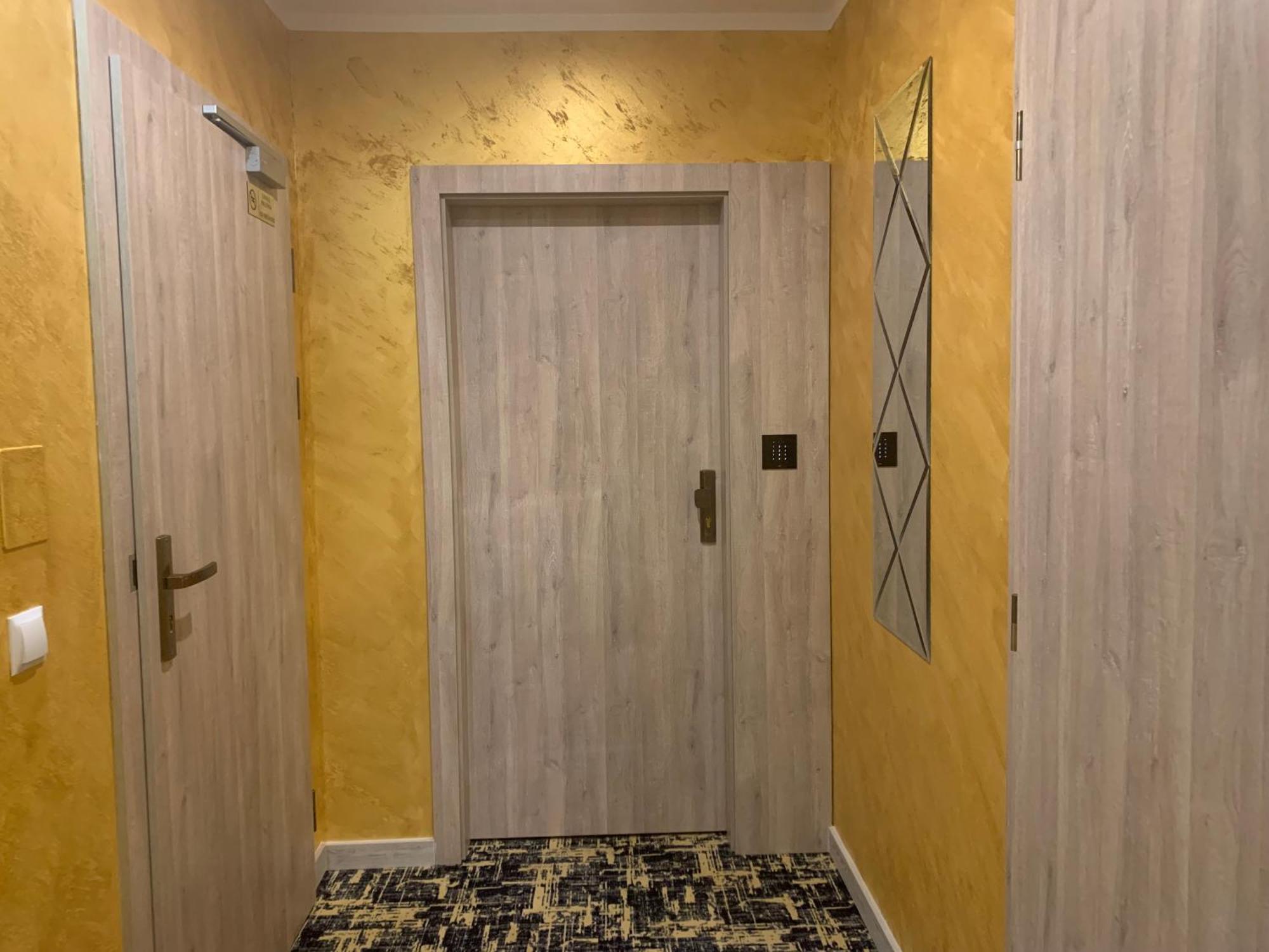 Piramida Aparthotel Boleslawiec  Rom bilde