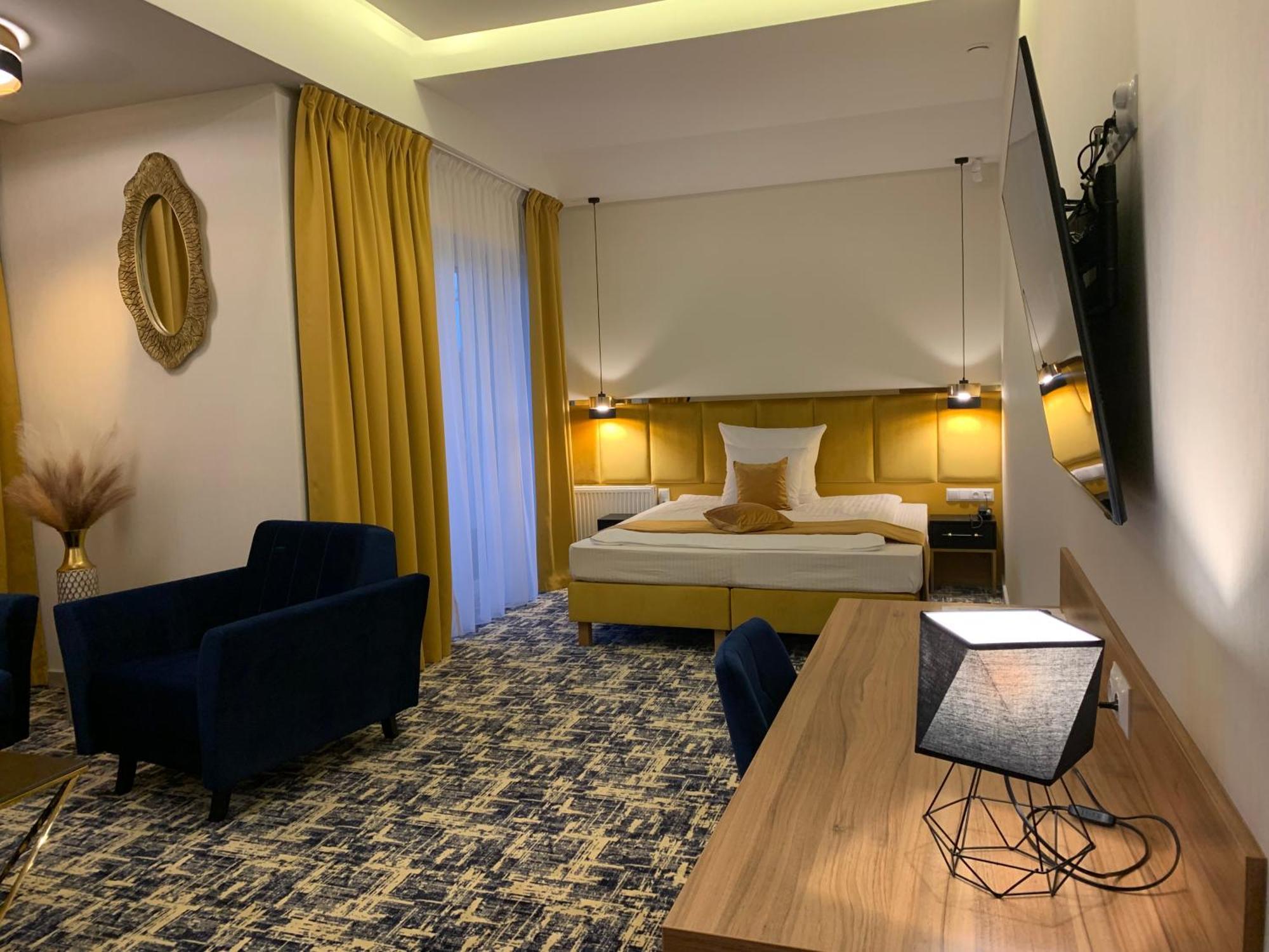 Piramida Aparthotel Boleslawiec  Eksteriør bilde
