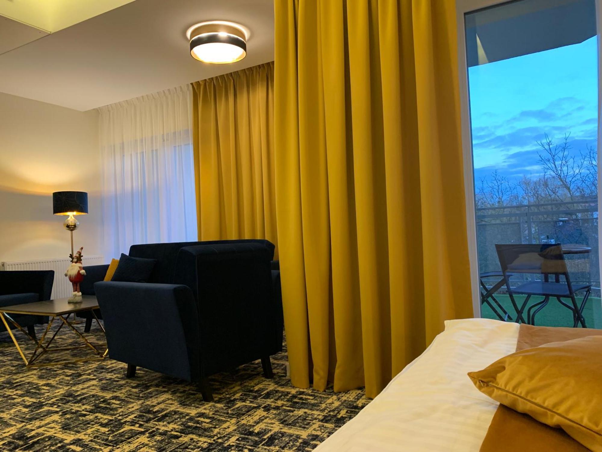 Piramida Aparthotel Boleslawiec  Eksteriør bilde